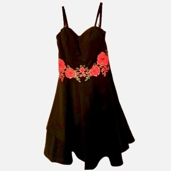 black dress with floral red embroidered roses at waist size 6 NWT - Picture 6 of 15